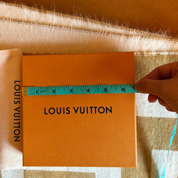 Louis Vuitton Square Small Gift Box 6.5 x 6.5 x 1.8 in with Ribbon & Dust Bag - Picture 3 of 10